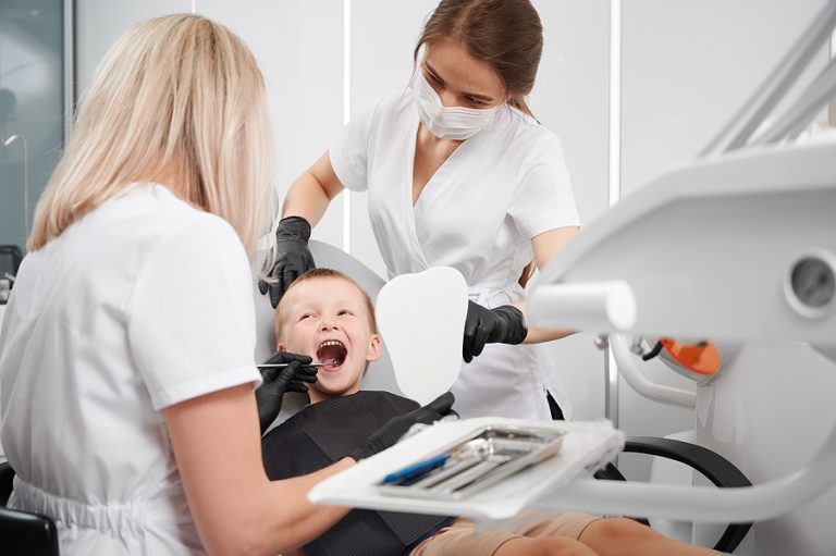 What is the Difference Between a Dental Assistant and a Dental Hygienist?